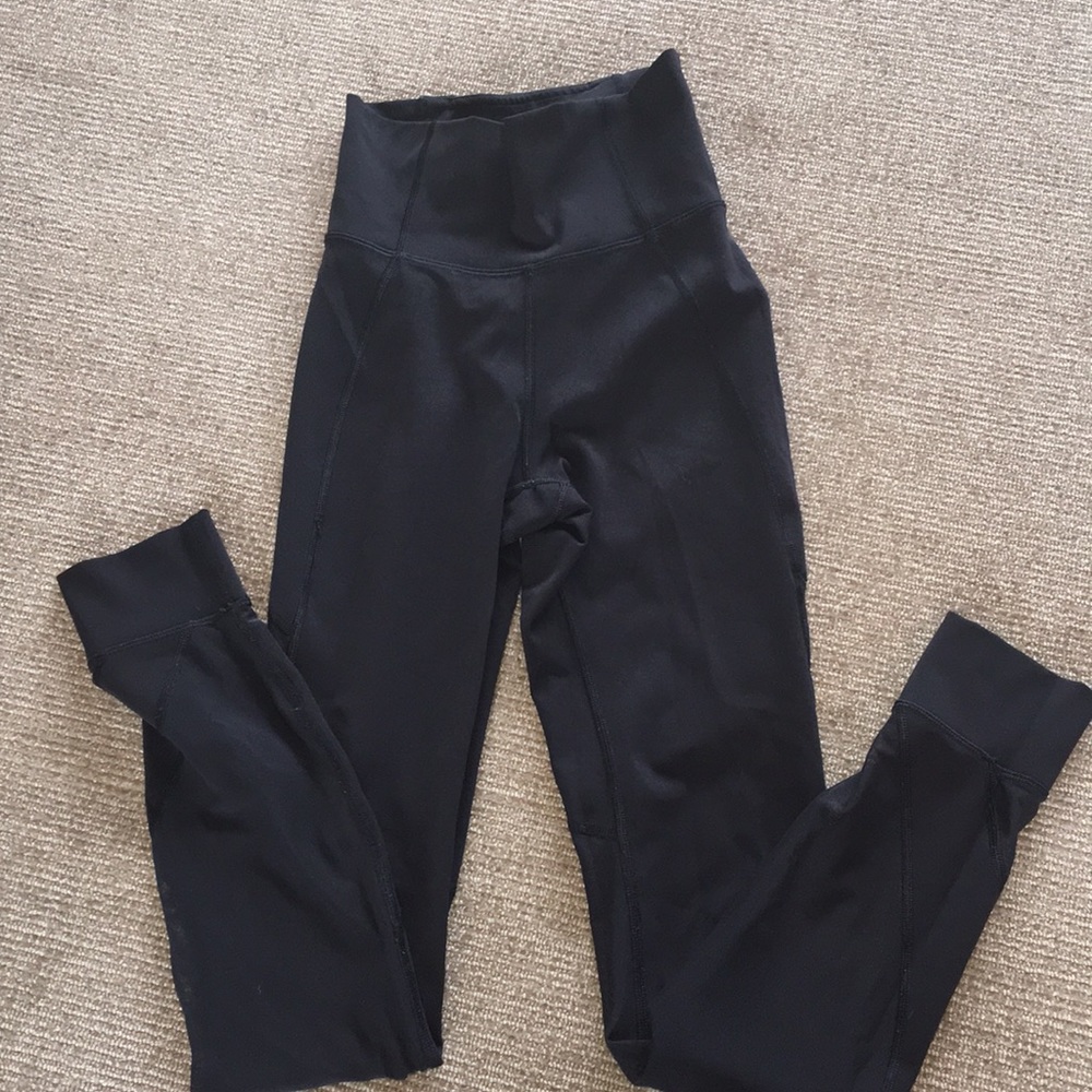 Black Lululemon Leggings with mesh sides!!!✨✨